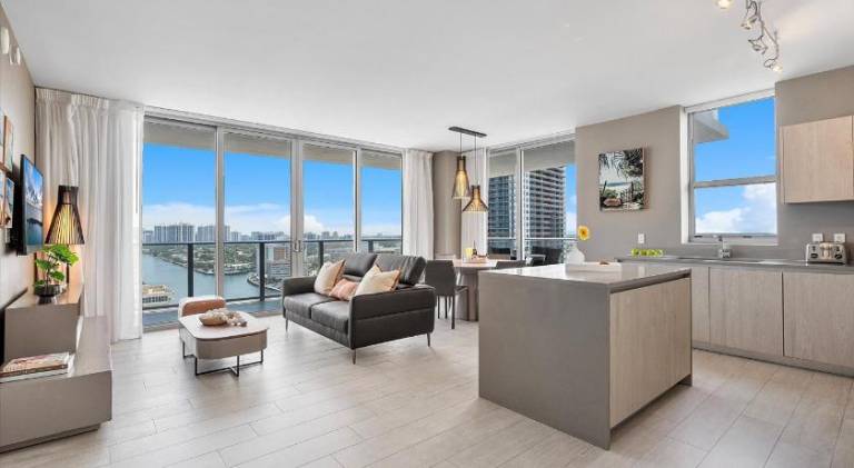 Big serviced apartment with jacuzzi & sauna | Close to the beach | Dogs allowed in Aventura, FL