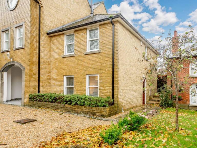 Fully equipped lovely cottage with patio | Dogs allowed in Christchurch