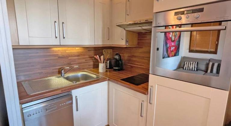 Holiday apartment with garden, barbecue & pool — photo 4