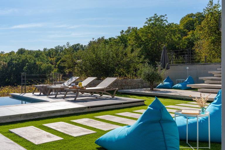 Villa with sauna, fast internet & barbeque | City view — photo 3