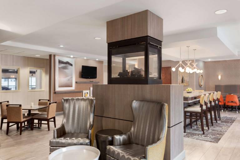 Hampton Inn & Suites Denver-Cherry Creek — photo 3