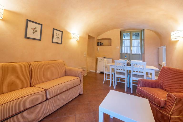 Apartment 'Villa Antica Torre Orazio' with Shared Pool, Wi-Fi and Air Conditioning in San Felice del Benaco