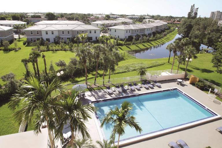 La Quinta Inn & Suites by Wyndham Coral Springs Univ Dr — photo 5