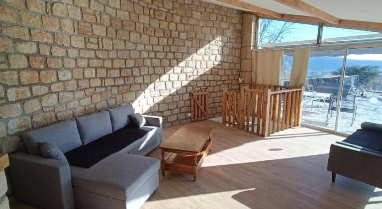 Vacation home with terrace, pool & garden — photo 4