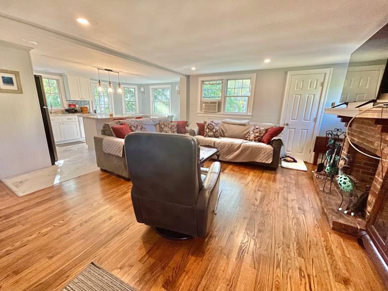 "Seaquester" Cottage: Your Charming Dog-Friendly Brewster Escape – Golf and Beaches Minutes Away! — photo 3