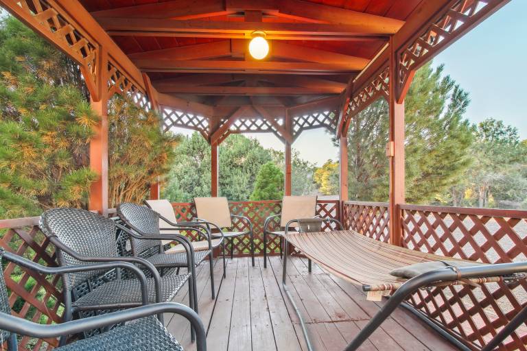 Patio, Grill & Fire Pit: Show Low Escape! — photo 3