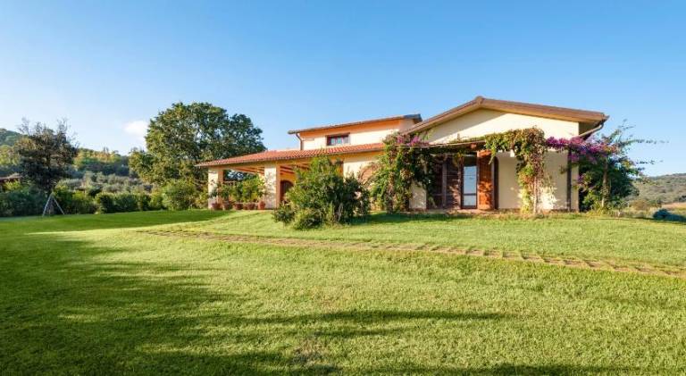 Beautiful farm with yard, barbecue & pool | Pet-friendly — photo 3