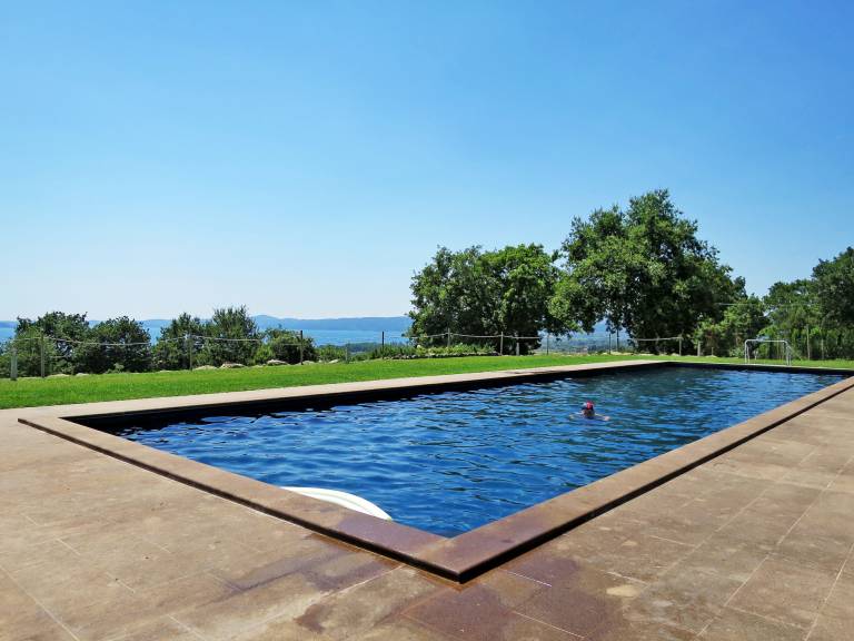 Vacation home with terrace, garden & pool — photo 3