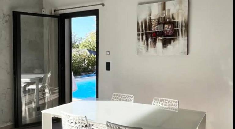 Vacation home with pool — photo 5