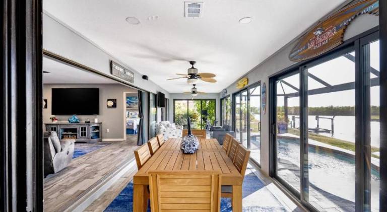 Vacation home with pool — photo 3