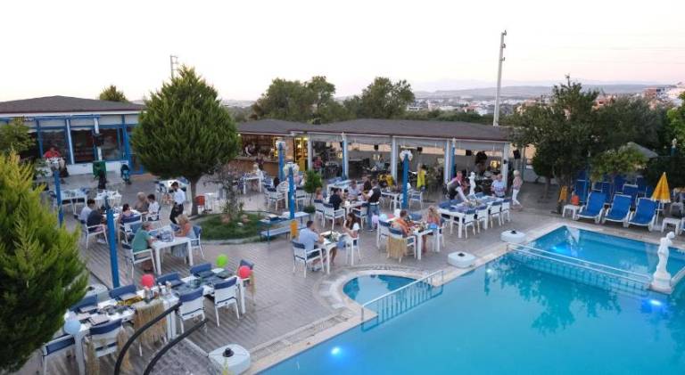Lovely apartment with patio, pool & garden | Dogs allowed — photo 3