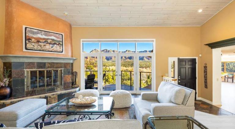 Big vacation home with hot tub | Pets are welcome — photo 5