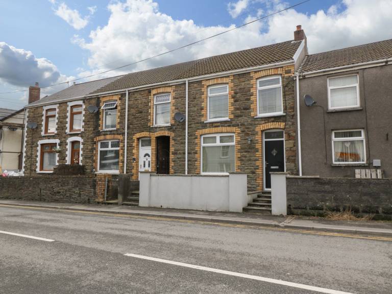 32 Bridgend Road