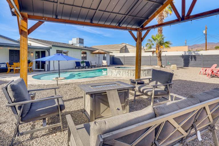 5 Mi to Lake Havasu: Family Home w/ Fenced Yard! — photo 2