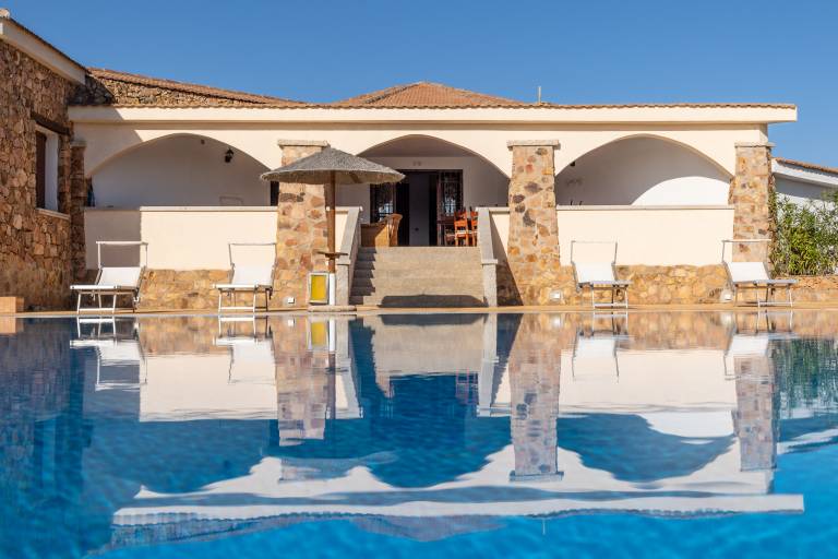 Holiday apartment with pool, terrace & yard — photo 4