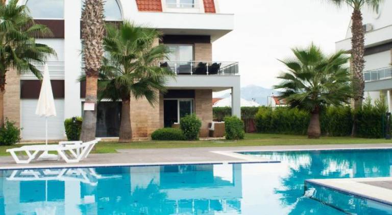 Villa with pool, yard & grill in Antalya