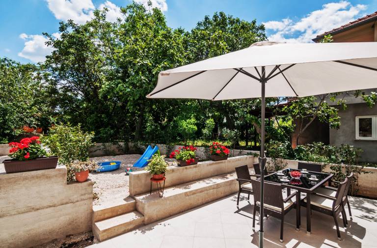 Fully equipped charming vacation home with garden | Garden view | Next to the beach | Pet-friendly — photo 3