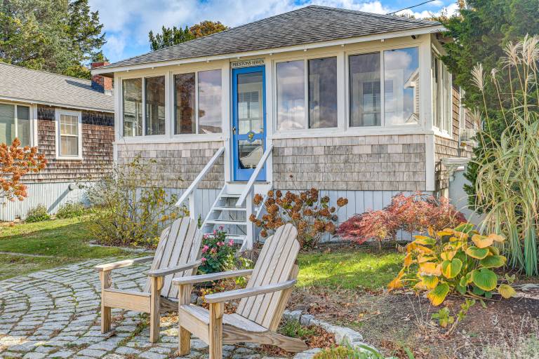 Steps to Beach: Timeless Lower Cape Cottage — photo 3