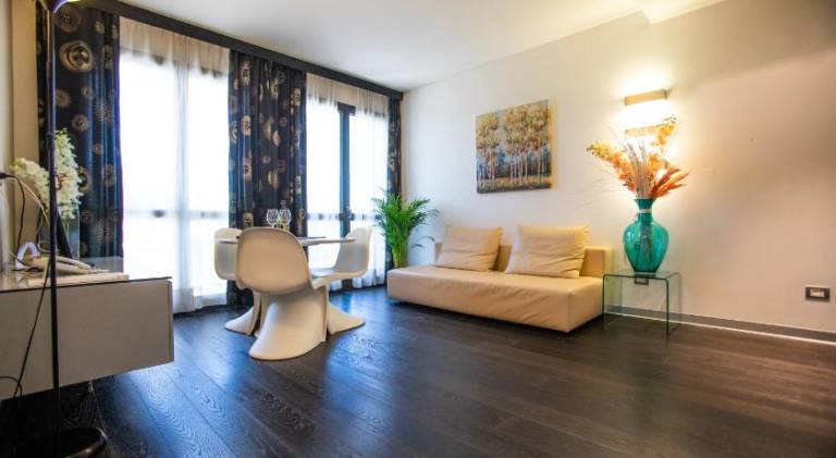 Children-friendly charming serviced apartment with terrace & garden | Pets allowed — photo 3