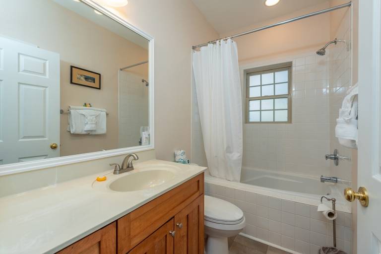 Fully equipped vacation home with hot tub & heated pool | Pet-friendly — photo 5