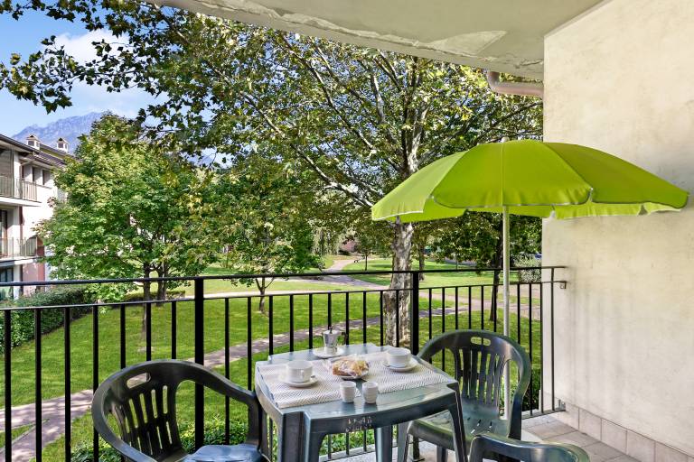 Apartment with yard | Mountain view in Porlezza