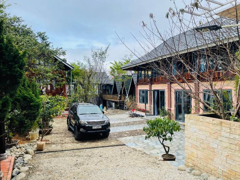 Serviced apartment with yard & patio in Da Lat