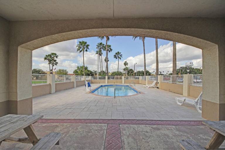 Motel 6 Edinburg, TX — photo 3