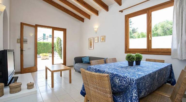 Pleasant vacation home with terrace, garden & private pool | Pets allowed — photo 3