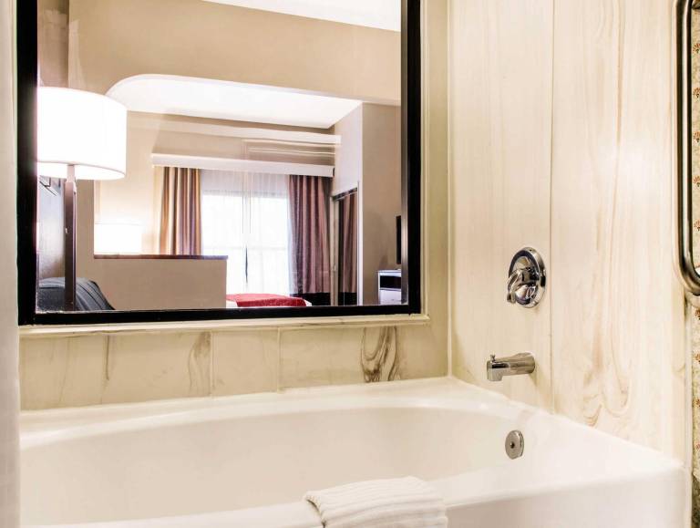 Comfort Suites Tallahassee Capitol - University Area — photo 5