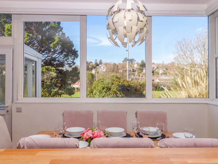 Family-friendly charming cottage with terrace & yard | Beach view | Pet-friendly — photo 4