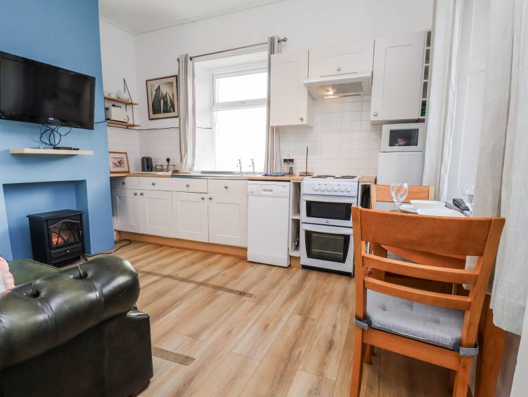 Cottage with garden | Beach view — photo 4