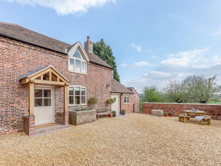 Cottage with barbecue in Shrewsbury