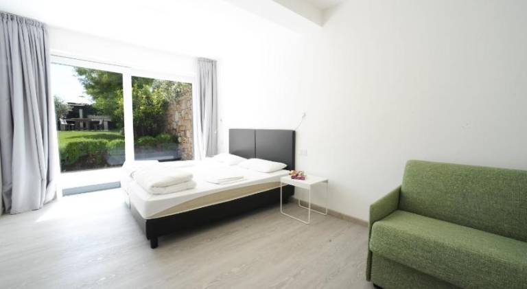 Serviced apartment with garden, barbeque & pool — photo 2