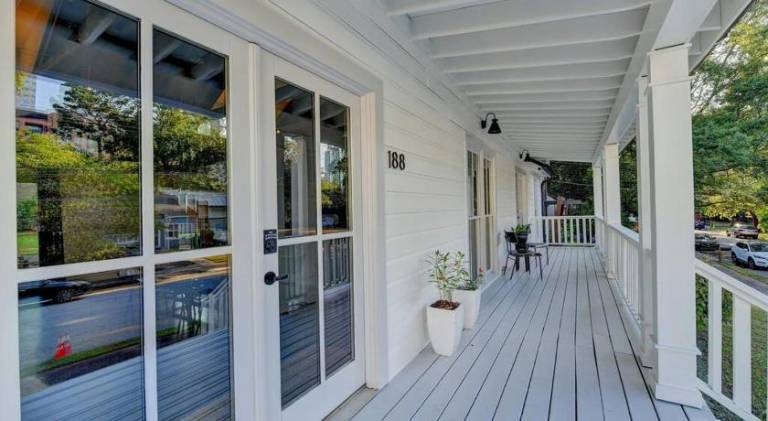Modern Farm house in heart of the City- Sleeps 12 — photo 5