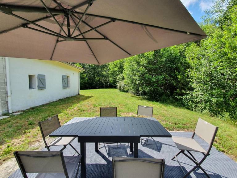 Gite with patio, yard & BBQ — photo 2