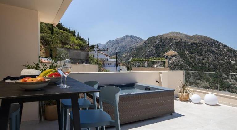 Apartment with hot tub & terrace — photo 2