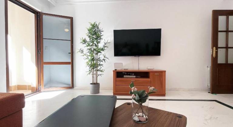 Apartment with patio — photo 2