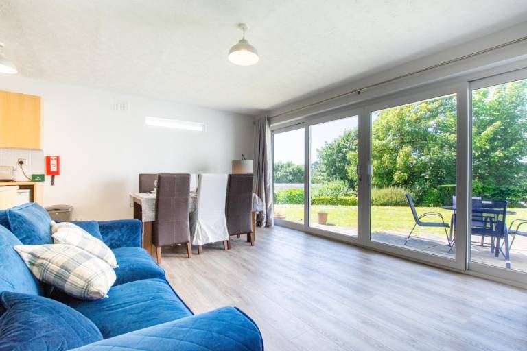 Beautiful apartment with yard | Next to the beach | Dogs allowed in Tenby