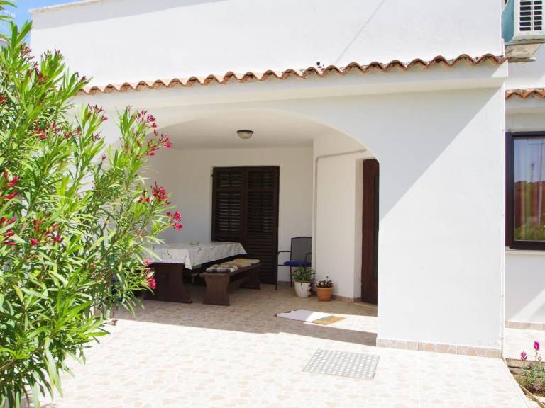 Apartment with BBQ, garden & terrace — photo 2