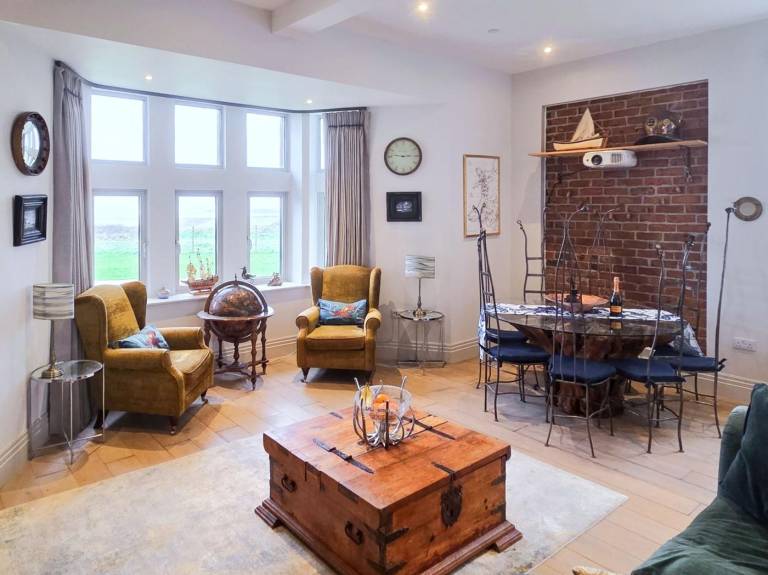 Apartment with grill | Water view in Bridgend
