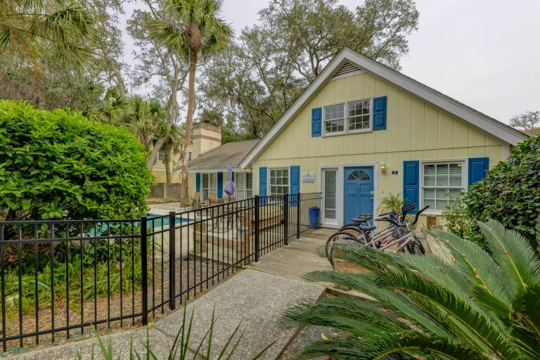 Vacation home with private pool & barbecue — photo 2