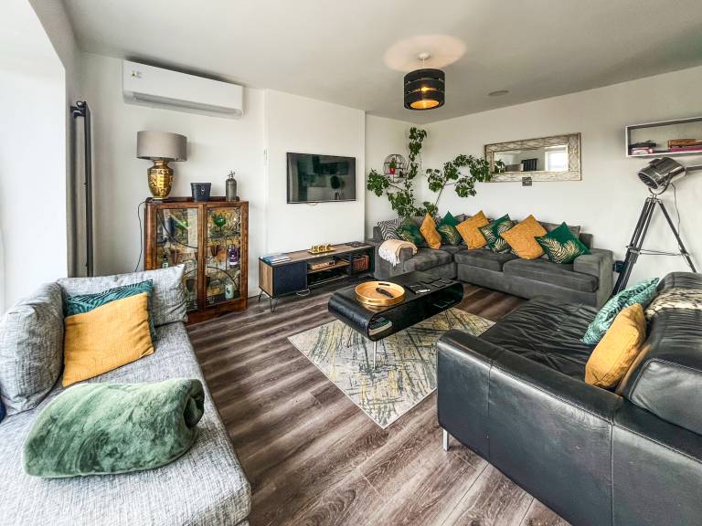 Family-friendly lovely cottage with jacuzzi & yard | Water view | Dogs allowed — photo 4