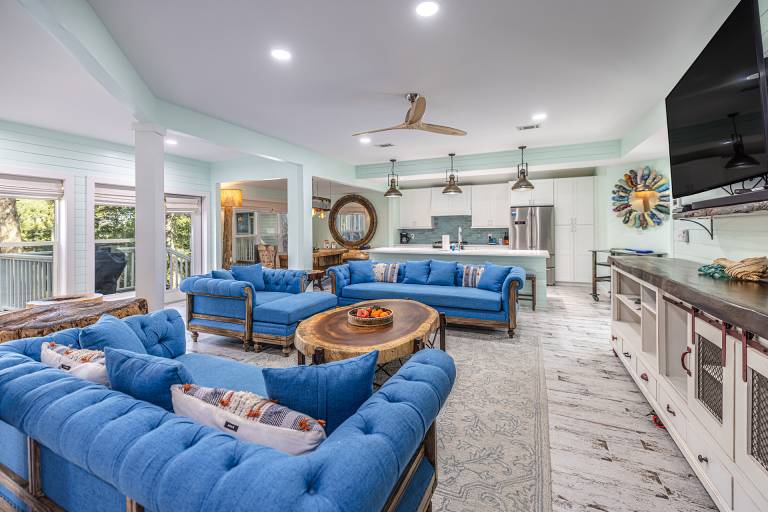Family-friendly house with heated pool & yard | Water view | Pets allowed — photo 3