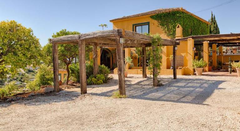 Spacious vacation home with pool | Dogs allowed in Estepona