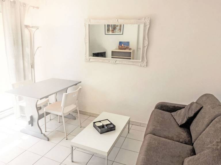 Rental apartment with terrace & pool — photo 4