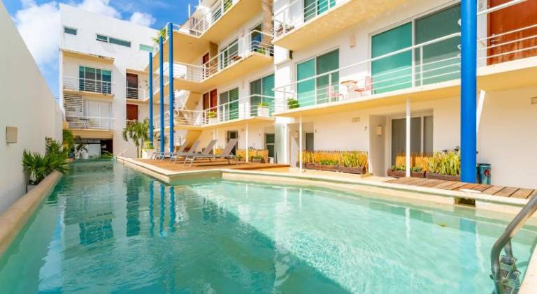 Duplex w Rooftop Plunge Pool – Walk to Beach — photo 2