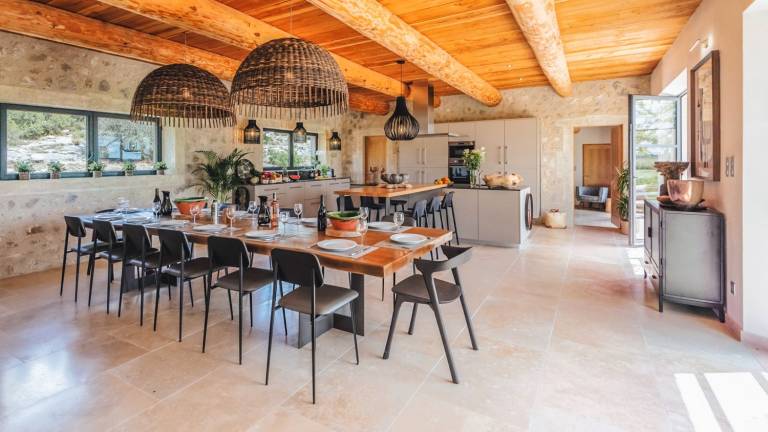 Family-friendly villa with garden, private pool & patio | Pet-friendly — photo 4