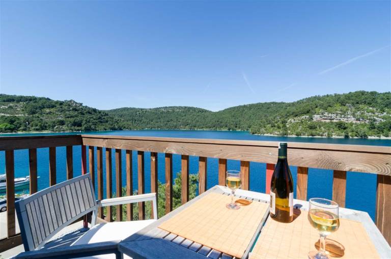 Corso turquoise view, 1BR APT with balcony and sea view — photo 2