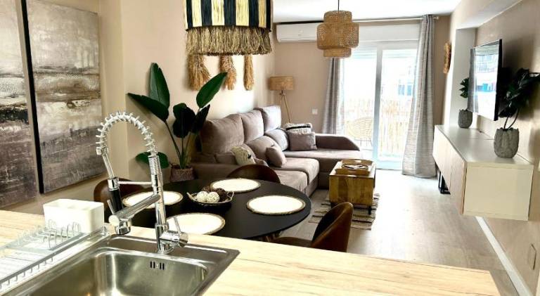 Rental apartment with private pool, terrace & yard — photo 2