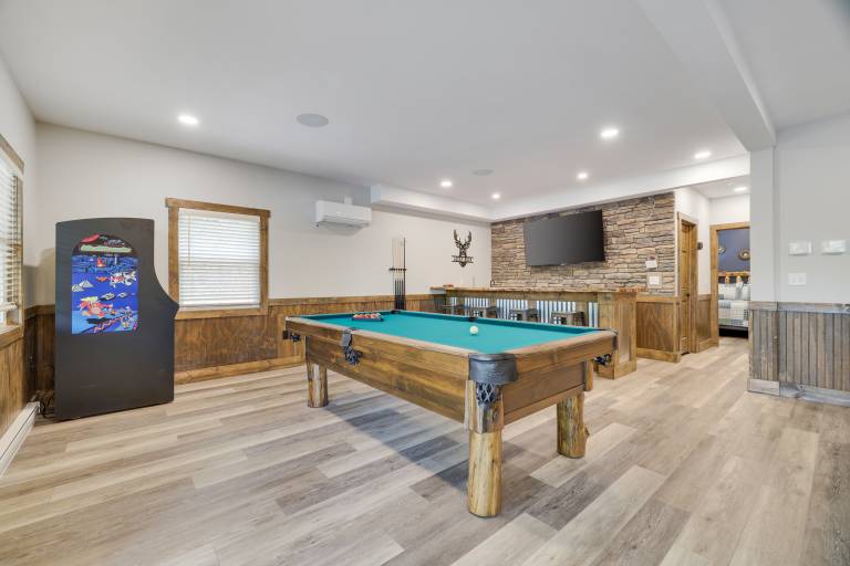 Lucky Buck by PMR, 7BR Luxury Cabin, Lake View, EV Charge, Sleeps 22 — photo 2
